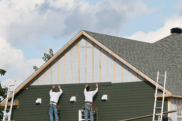 Professional Emergency Siding Repair technician working in Tuscarora, MD